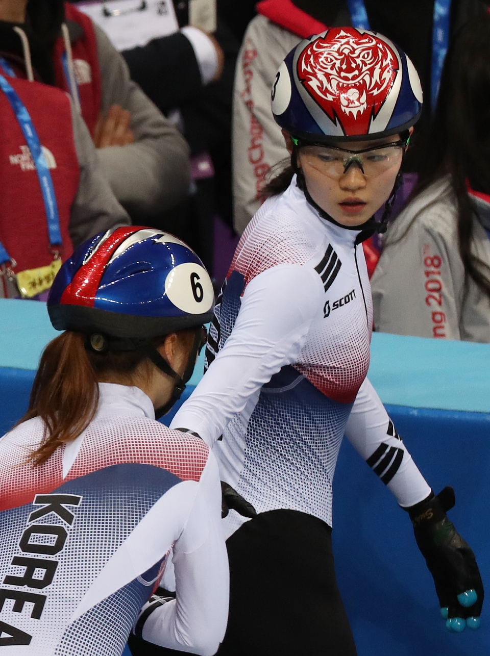 쇼트트랙 여자 1,000m 결승 경기, 한국의 최민정, 심석희 선수  출전