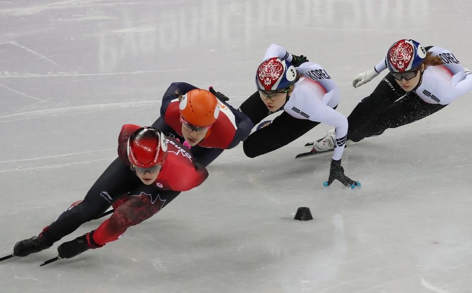 쇼트트랙 여자 1,000m 결승 경기, 한국의 최민정, 심석희 선수  출전