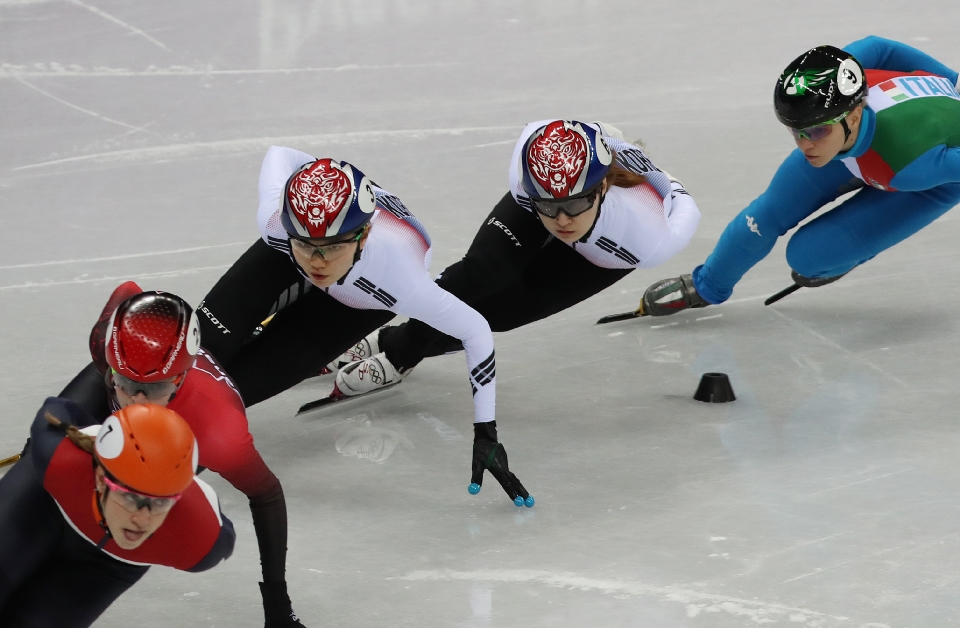 쇼트트랙 여자 1,000m 결승 경기, 한국의 최민정, 심석희 선수  출전