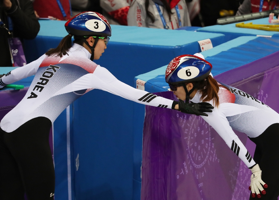 쇼트트랙 여자 1,000m 결승 경기, 한국의 최민정, 심석희 선수  출전