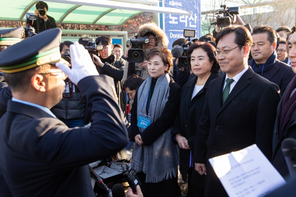 남과 북은 11월 30일부터 총 18일간 북한 철도를 따라 약 2,600km를 이동하며 남북철도 북측구간 현지 공동조사를 시작하기로 합의했다.