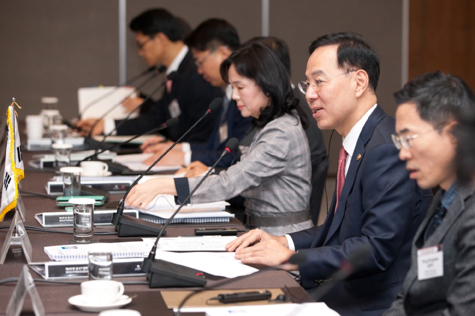 민원기 과학기술정보통신부 제2차관이 10일 오전 서울 중구 신라호텔 영빈관에서 열린 '제4차 한-중 정보통신기술(ICT)협력 장관급 전략대화'에서 인사말을 하고 있다. 
