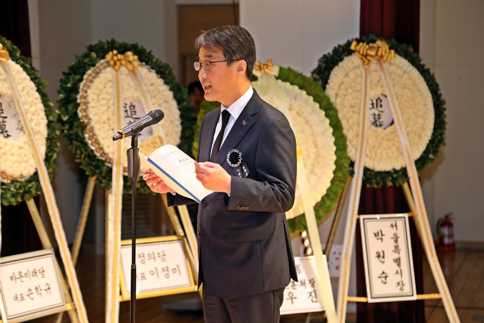 이병구 국가보훈처 차장이 12일 서울시 동작구 국립서울현충원에서 열린 운암 김성숙 선생 50주기 추모제에 참석하여 추모사를 하고 있다.