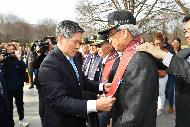 한미국방장관 회담 및 국방부장관 한국전참전기념 공원 참배 사진 3