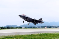 한미 공군, F-35A 연합비행훈련 최초 실시 사진 3