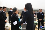 천안함 용사 묘역 헌화 및 참배 사진 14