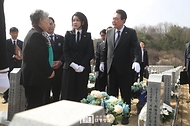 천안함 용사 묘역 헌화 및 참배 사진 9