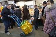 세종전통시장 제수용품 사려는 시민들 사진 5