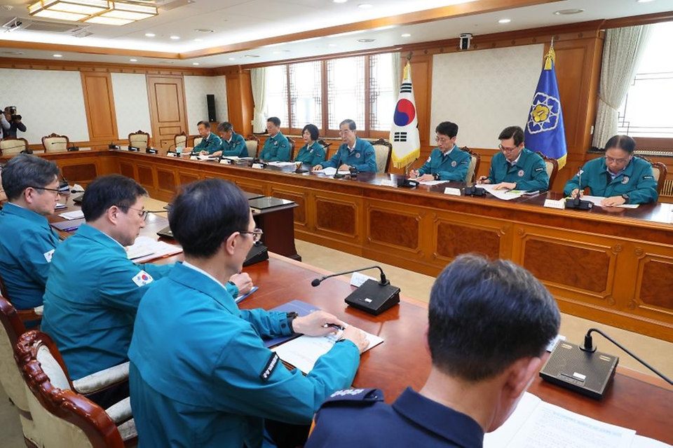 한덕수 국무총리가 26일 서울 종로구 정부서울청사에서 열린 의사 집단행동 대응 중앙재난안전대책본부 회의에 참석해 발언하고 있다. 