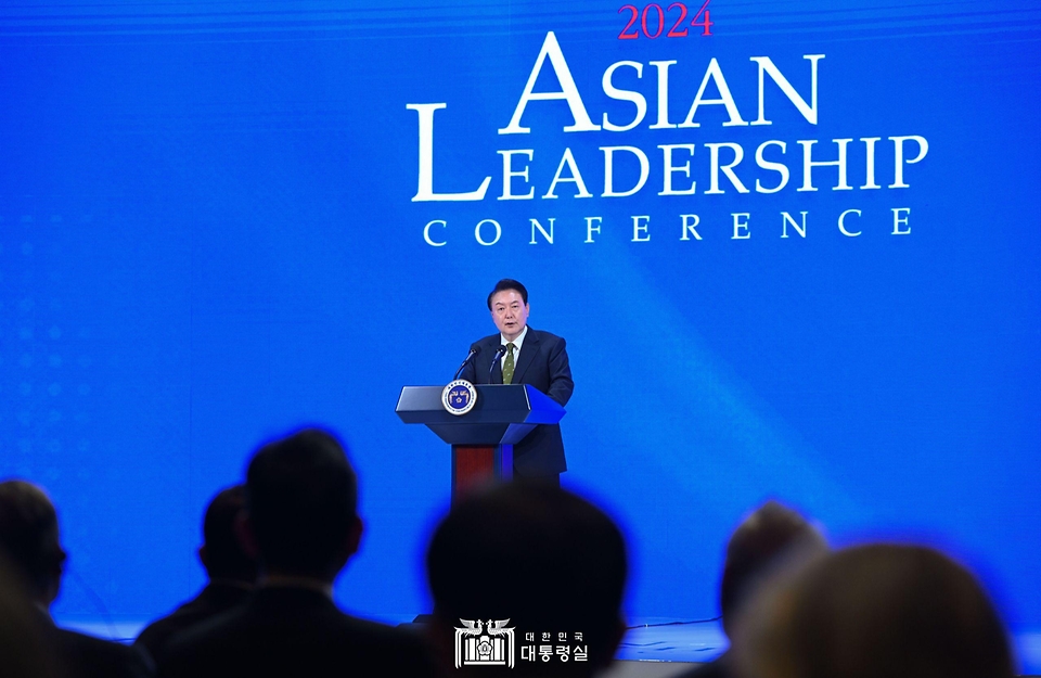 윤석열 대통령이 22일 서울 중구 신라호텔에서 열린 ‘2024 아시안리더십콘퍼런스 개회식’에서 축사하고 있다.