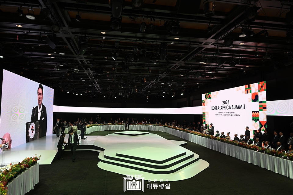 윤석열 대통령이 3일 서울 중구 신라호텔에서 열린 ‘2024 한-아프리카 정상회의 환영 만찬’에 참석해 만찬사를 하고 있다.