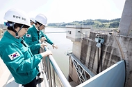 한화진 환경부 장관, 여름철 홍수 대비 군남댐 현장 점검 사진 1