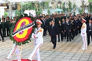 응우옌 푸 쫑 전 베트남 공산당 서기장 장례식 조문 사진 2