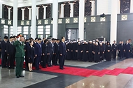 응우옌 푸 쫑 전 베트남 공산당 서기장 장례식 조문 사진 3