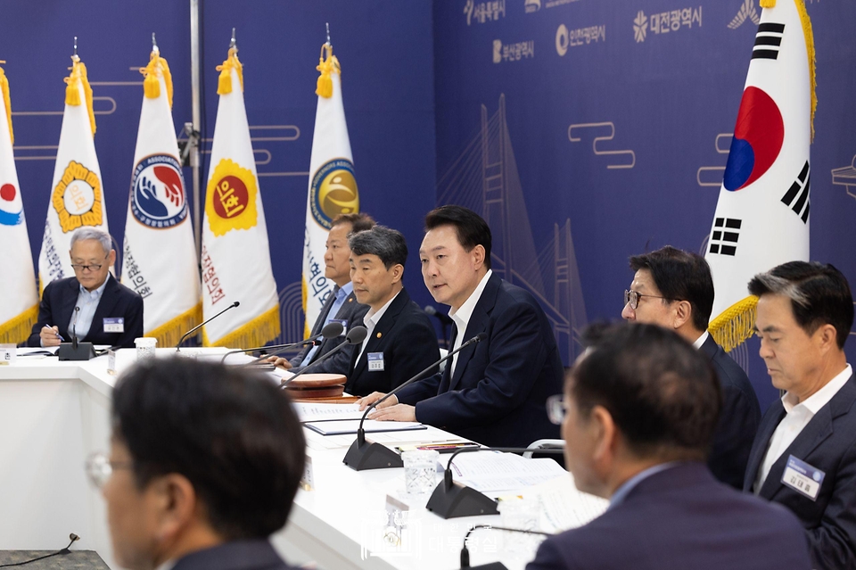 윤석열 대통령이 25일 충남도청에서 열린 ‘제7차 중앙지방협력회의’에서 발언하고 있다.
