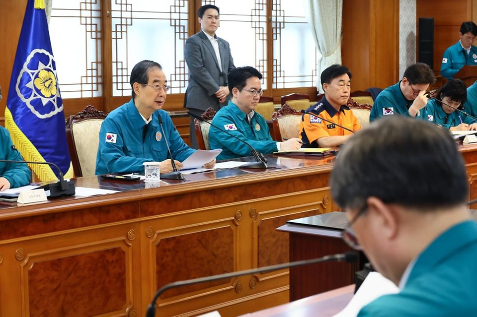 한덕수 국무총리가 7일 서울 종로구 정부서울청사에서 열린 의사 집단행동 중앙재난안전대책본부 회의를 주재하며 발언하고 있다.