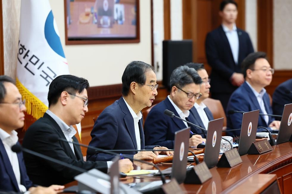 한덕수 국무총리가 6일 서울 종로구 정부서울청사에서 열린 ‘제34회 국무회의’를 주재하며 발언하고 있다.