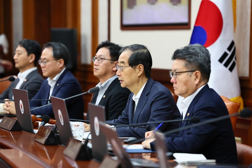 한덕수 국무총리가 6일 서울 종로구 정부서울청사에서 열린 ‘제34회 국무회의’를 주재하며 발언하고 있다.