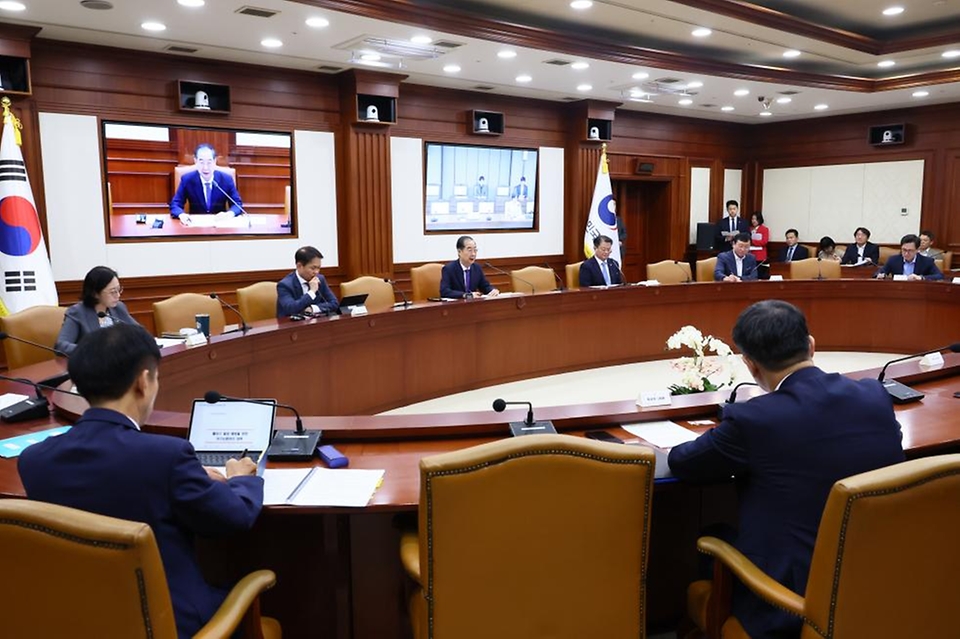 한덕수 국무총리가 26일 세종대로 정부서울청사에서 열린 국정현안관계장관회의를 주재, 모두발언을 하고 있다.