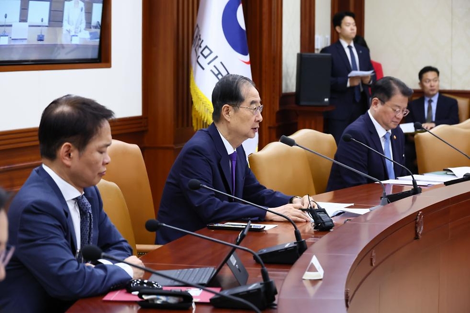 한덕수 국무총리가 26일 세종대로 정부서울청사에서 열린 국정현안관계장관회의를 주재, 모두발언을 하고 있다.