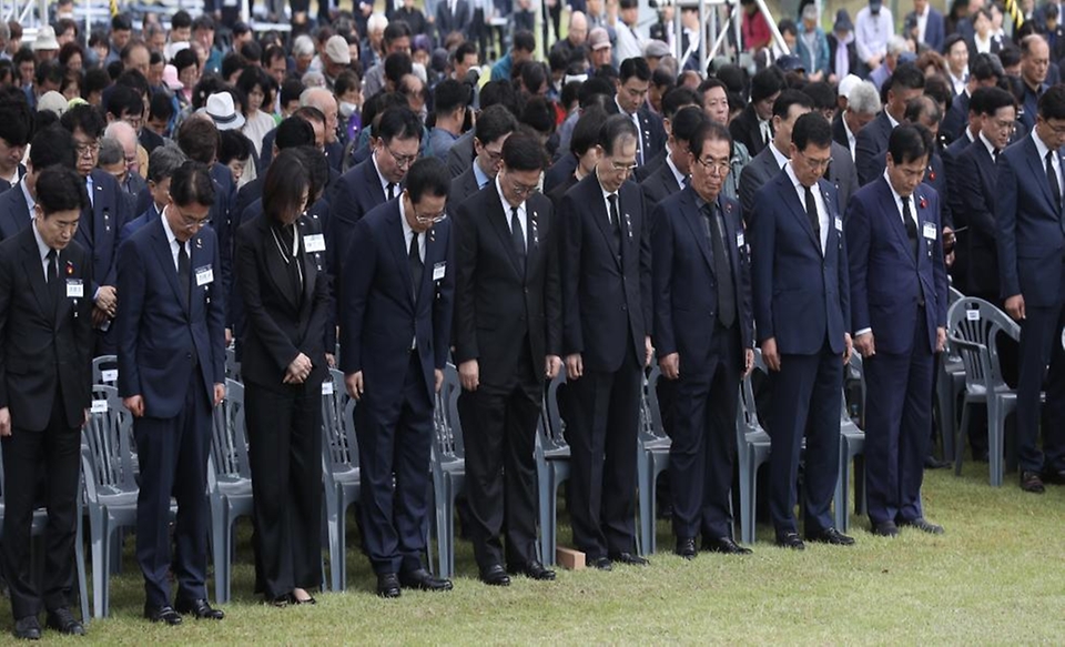 한덕수 국무총리가 19일 전남 보성군 한국차문화공원에서 열린 여수·순천 10·19사건 제76주기 합동 추념식에 참석, 추념사를 하고 있다.