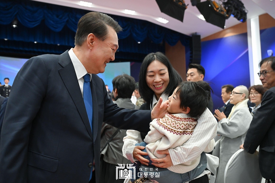 10월 21일 윤석열 대통령은 경찰청에서 열린  제79주년 경찰의 날 기념식에 참석했습니다.