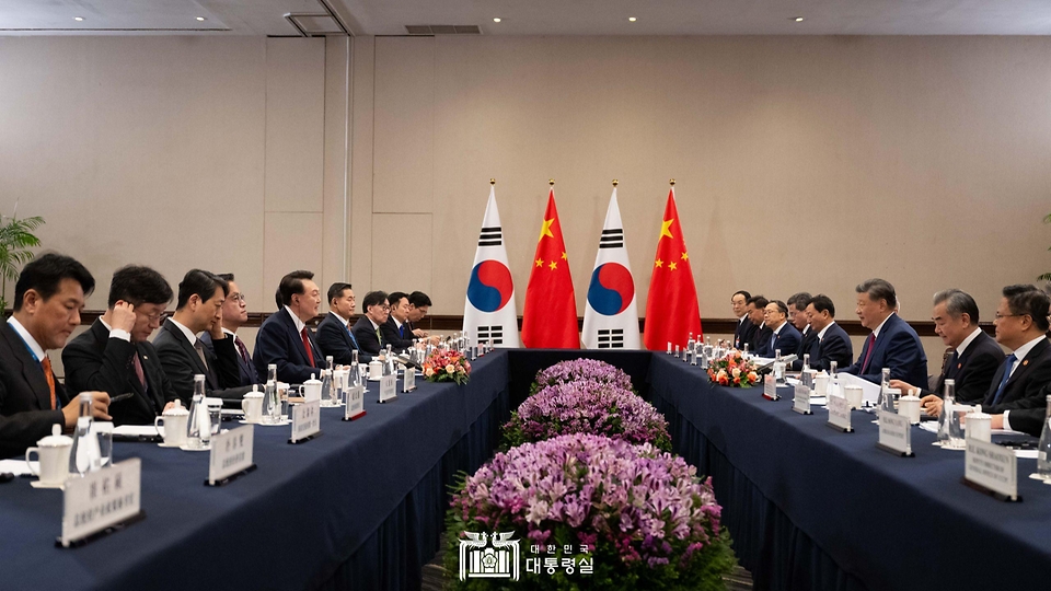 11월 15일 윤석열 대통령은 시진핑 중국 국가주석과 한-중국 정상회담을 가졌습니다.