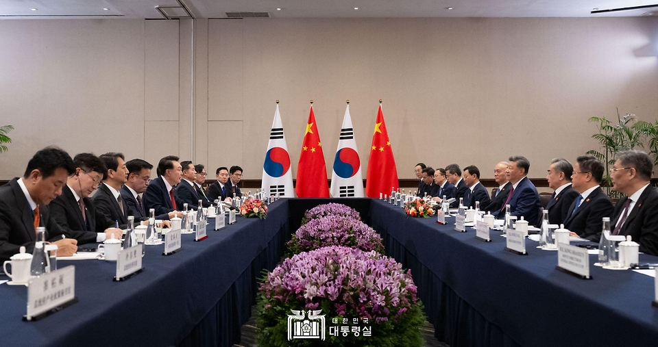 11월 15일 윤석열 대통령은 시진핑 중국 국가주석과 한-중국 정상회담을 가졌습니다.