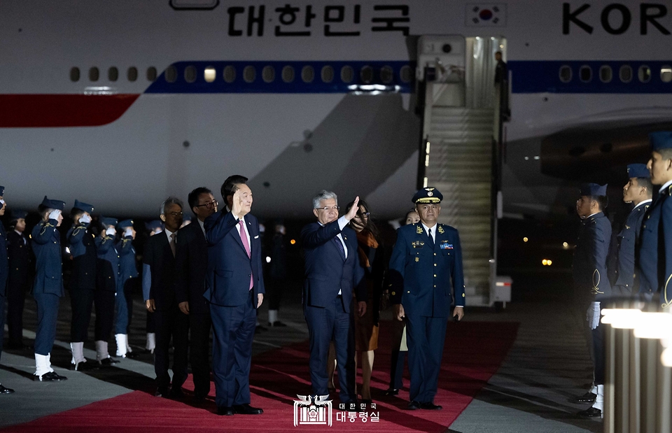 11월 14일 윤석열 대통령은 페루 리마 공항에 도착했습니다.