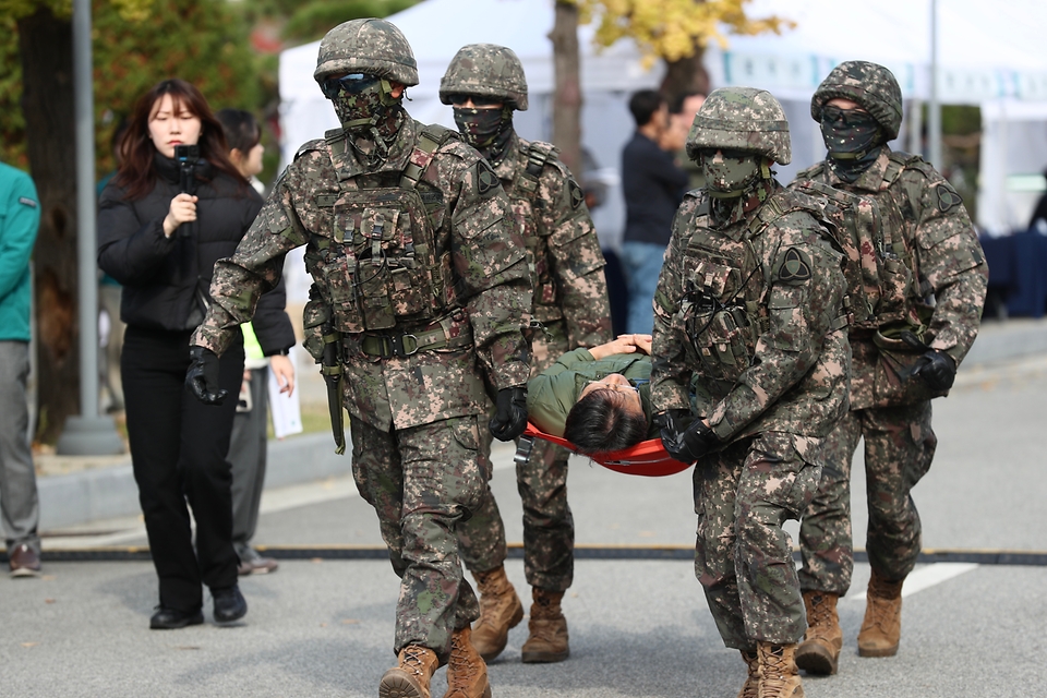 20일 전북 전주 덕진구에서 행전안전부 주관하는 ‘레디코리아’ 전기차 화재대응훈련이 실시되고 있다.