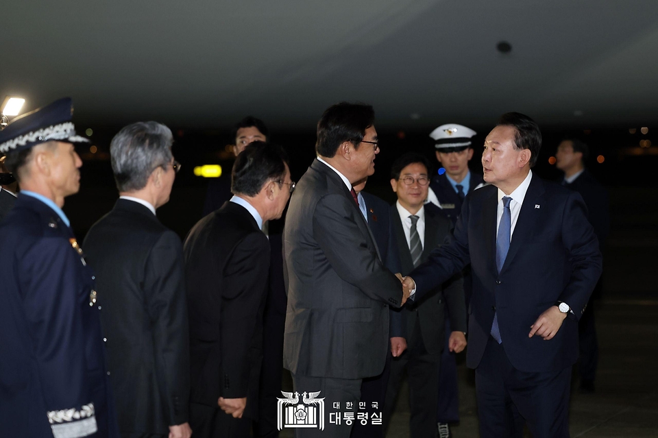 11월 21일 윤석열 대통령은 페루 공식방문 및 APEC 정상회의, 브라질 G20 정상회의 참석을 마치고 귀국했습니다.