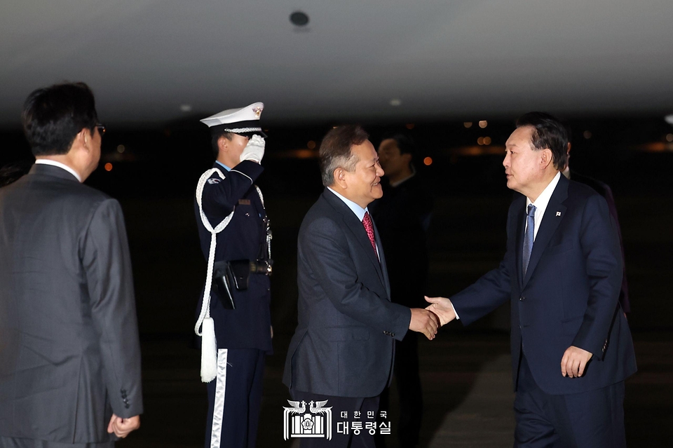 11월 21일 윤석열 대통령은 페루 공식방문 및 APEC 정상회의, 브라질 G20 정상회의 참석을 마치고 귀국했습니다.