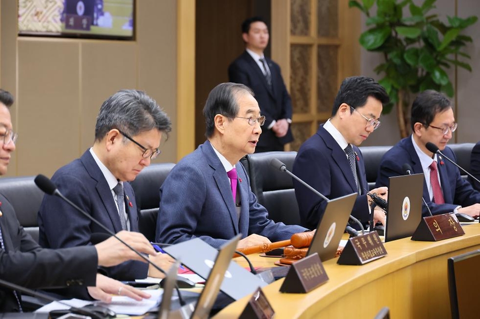 한덕수 국무총리가 3일 세종 다솜로 정부세종청사에서 열린 국무회의를 주재, 모두발언을 하고 있다.