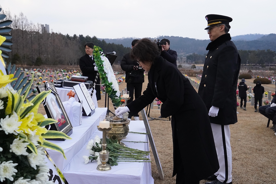 산악인명 구조과정에서 순직한 고 이영도 공중진화대원의 안장식이 2025년 1월 6일 대전 유성구 국립대전현충원에서 거행됐다.