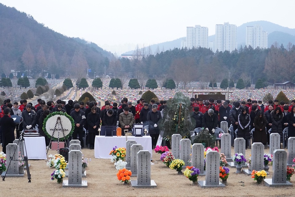 산악인명 구조과정에서 순직한 고 이영도 공중진화대원의 안장식이 2025년 1월 6일 대전 유성구 국립대전현충원에서 거행됐다.