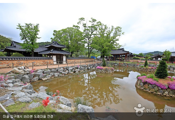 마을 입구에서 바라본 도래마을 전경