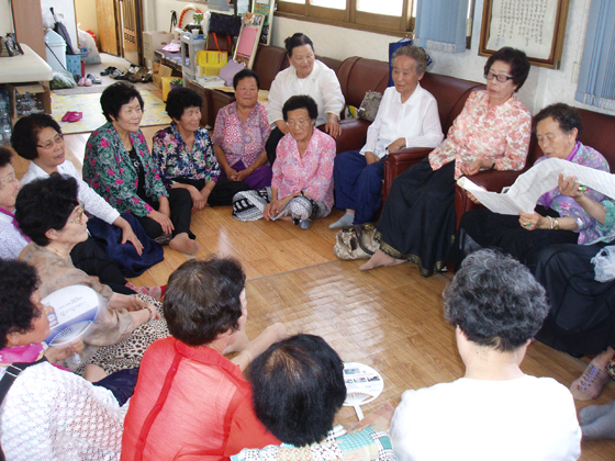 ‘우리네 인생 내방가사로 풀어보세’공연단은 틈날 때 마다 모여 내방가사를 맞춰보고 