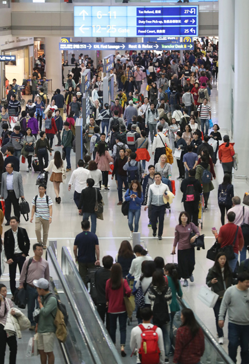 여행객들로 붐비는 인천공항. (사진=저작권자(c) 연합뉴스, 무단 전재-재배포 금지) 