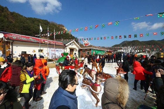 2016 한국관광의 별 창조관광자원 부문에 봉화 산타마을이 선정됐다. (사진=저작권자(c) 연합뉴스, 무단 전재-재배포 금지) 