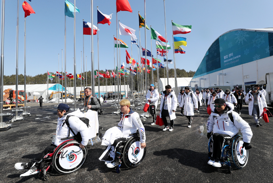 2018 평창동계패럴림픽 대한민국 선수단이 3일 평창선수촌에 입촌하고 있다.(사진=저작권자(c) 연합뉴스, 무단 전재-재배포 금지)