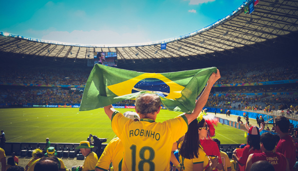 월드컵 출전 선수들의 유니폼 뒤에 쓰여진 퍼스트 네임은 '아'(영어 a)로 끝나는 경우를 찾기가 극단적으로 어렵다는 공통점이 있다. a는 여성 이름의 끝에만 거의 독점적으로 붙는 경향이 있기 때문이다. (t사진=카이오 레센데)