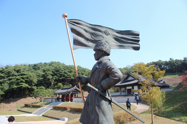 김좌진 장군 동상.
