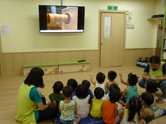 구립 녹번어린이집. 국공립 어린이집의 입학이 예전보다 쉬워졌으나 여전히 수요에 비해 부족하다. 특히 장애아들을 경우 입학을 위해 부모가 이사를 감행하는 경우마저 있다.