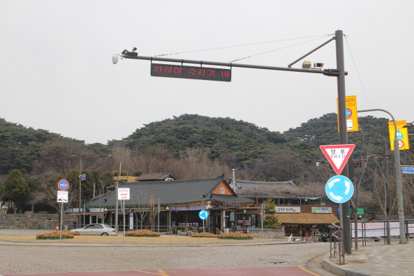 최근 전국 곳곳에 설치된 회전교차로.