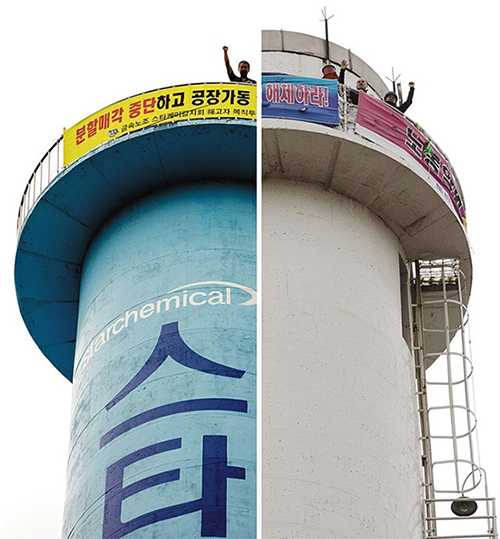 파인텍 노조 관계자들이 2014년 6월 경북 구미산단 스타케미칼 45m 굴뚝 위(왼쪽 사진)와 2018년 2월 서울 목동 열병합발전소 굴뚝 위에서 농성을 하고 있는 모습.(사진=한겨레)