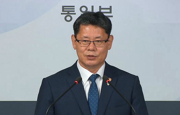 김연철 통일부 장관은 19일 브리핑을 통해  “정부는 북한의 식량상황을 고려해 그동안 세계식량계획과 긴밀히 협의한 결과 WFP를 통해 국내산 쌀 5만 톤을 북한에 지원하기로 했다”고 밝혔다.