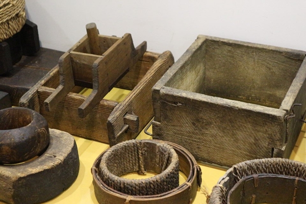 전통술박물관 산사원에 전시된 전시품들, 전통 방식의 술을 빚는 도구 등을 관람할 수 있었다.