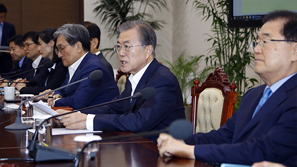 문재인 대통령이 7일 오후 청와대에서 열린 수석·보좌관회의에서 발언하고 있다. (사진=저작권자(c) 연합뉴스, 무단 전재-재배포 금지)