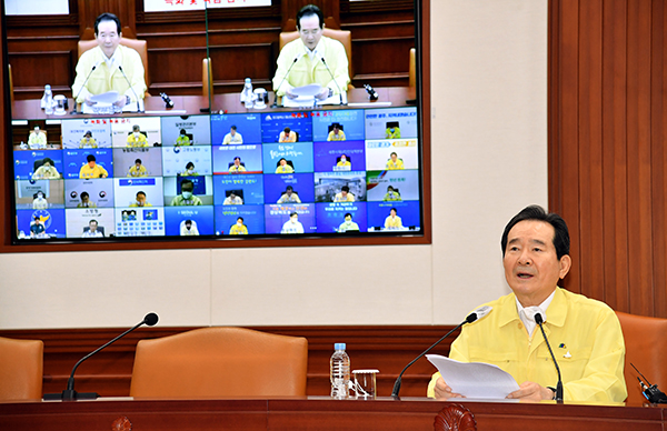 정세균 국무총리가 31일 정부서울청사에서 열린 코로나19 중대본 회의를 주재하고 있다.