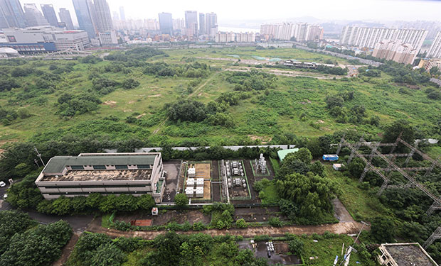 국토교통부는 내년 7월 이후 실시될 공공분양주택 6만가구에 대한 사전청약 실시계획을 8일 발표했다. 사진은 서울 용산 정비창 일대 모습. (사진=저작권자(c) 연합뉴스, 무단 전재-재배포 금지)